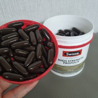 Swisse 스위스 고함량 프로폴리스 2,000mg 210정 — 5점을 준 리뷰어가 2021년 11월 올린 사용 사진