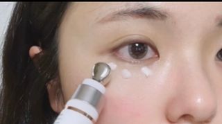 산수시 일루미네이팅 펄 영양 다크서클 스틱 아이 크림 케어 15ml — 4점을 준 리뷰어가 2021년 6월 올린 사용 사진