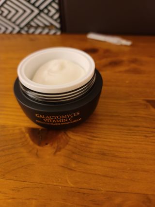 오투에니원 갈락토미세스 비타민 C 프리미엄 블랙스완 크림 50g — 5점을 준 리뷰어가 2023년 1월 올린 사용 사진