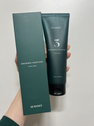 르핸스 퍼포밍 3 바디워시 비반트포렛/베티버포그 — 5점을 준 리뷰어가 2023년 3월 올린 사용 사진