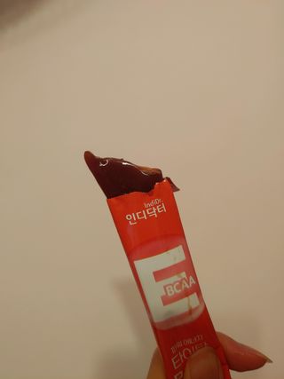 [인디닥터] 타이탄 BCAA 프로틴 젤리스틱 — 5점을 준 리뷰어가 2022년 5월 올린 사용 사진