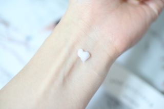 멈칫(MUMCHIT) 넥퍼퓸 NECKPERFUME 2가지 향 — 5점을 준 리뷰어가 2021년 11월 올린 사용 사진