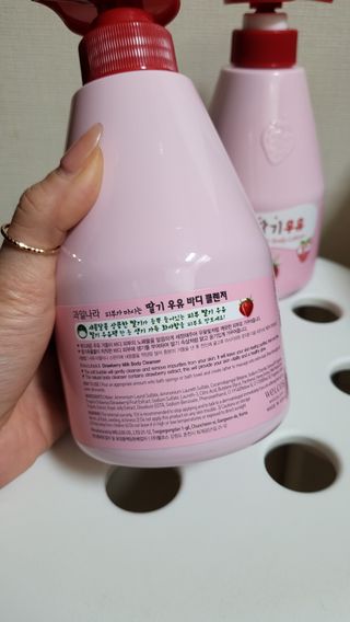 [과일나라] 피부가 마시는 딸기우유 바디클렌저&바디로션 — 5점을 준 리뷰어가 2022년 2월 올린 사용 사진