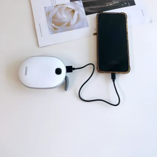 썬더월드 [썬더] 스마트 핸드워머 충전식 손난로 보조배터리 10000mAh — 5점을 준 리뷰어가 2024년 12월 올린 사용 사진