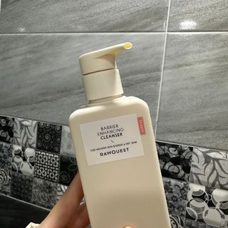 로우퀘스트 베리어 인핸싱 클렌저 190ml — 5점을 준 리뷰어가 2023년 10월 올린 사용 사진