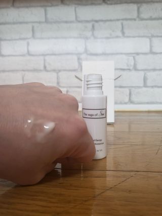 더사가오브수 [사가수] 효혜윤 보태니컬 에너지 에센스인로션 20ml /아이포올 스틱 3g — 5점을 준 리뷰어가 2023년 2월 올린 사용 사진
