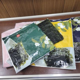 [해림맛김] 들기름에 구운 바삭바삭 김 4종 세트 + 1종 랜덤발송 총5개입 — 5점을 준 리뷰어가 2021년 2월 올린 사용 사진