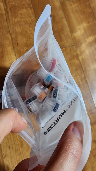 펙트럼 안티박 프리미엄 칫솔 8개입 — 5점을 준 리뷰어가 2023년 12월 올린 사용 사진