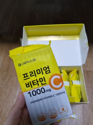 서울약사신협 프리미엄 비타민C 1,000mg_2.5g x 50포 — 5점을 준 리뷰어가 2021년 10월 올린 사용 사진