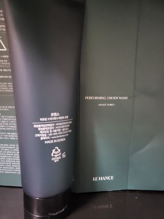 르핸스 퍼포밍 3 바디워시 비반트포렛/베티버포그 — 4점을 준 리뷰어가 2023년 2월 올린 사용 사진