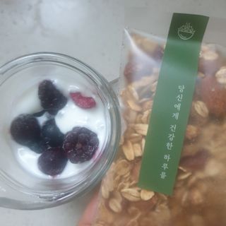 [그래한끼] 무설탕/저당 시리얼타입 수제그래놀라 (40gX10개) — 5점을 준 리뷰어가 2022년 9월 올린 사용 사진