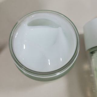 김정문알로에 큐어 큐어 알로에 리프레쉬 젤리 세럼, 큐어 알로에 하이드로 젤리 크림 — 5점을 준 리뷰어가 2021년 2월 올린 사용 사진