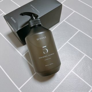 르핸스 퍼포밍 5 샴푸 비반트 포렛/베티버 포그 — 5점을 준 리뷰어가 2022년 12월 올린 사용 사진