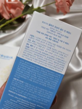 틱톡 [후르디아] 백탁NO! 화잘먹 수분광 선 에센스✨ — 5점을 준 리뷰어가 2023년 9월 올린 사용 사진