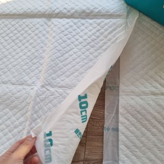 아베크 펫 와이드 프리미엄 중형 애견 강아지 배변 패드 54매 1팩 45g — 5점을 준 리뷰어가 2021년 7월 올린 사용 사진