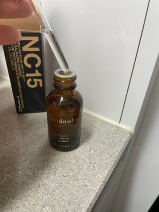 스킨큐어 산다화 비타민c 화이트닝 에센스 30ml — 4.5점을 준 리뷰어가 2023년 12월 올린 사용 사진