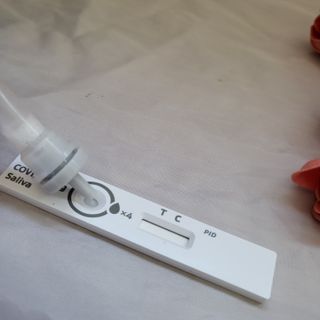 케이퓨리 아나파코 코로나 타액 자가 진단키트 1회분 3개 — 5점을 준 리뷰어가 2023년 4월 올린 사용 사진