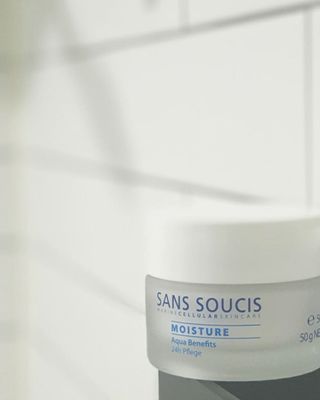 산수시 아쿠아 베네핏 24h 수부지 물광 속건조 수분크림 50ml — 4점을 준 리뷰어가 2021년 8월 올린 사용 사진