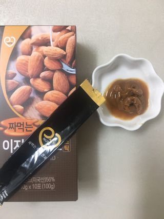 짜먹는 이지견과 짜먹는 이지아몬드, 짜먹는 이지허니피넛, 짜먹는 이지캐슈넛 각 10g X  10포 — 5점을 준 리뷰어가 2021년 2월 올린 사용 사진