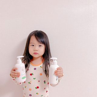 mom e 맘이 내추럴 베이비 케어 샴푸앤바스+로션 — 5점을 준 리뷰어가 2021년 1월 올린 사용 사진