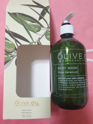 올리브 오일 스킨케어 컴퍼니 [OOSC] 향기로운 보습 로즈 제라늄 바디워시 500ml — 5점을 준 리뷰어가 2021년 5월 올린 사용 사진