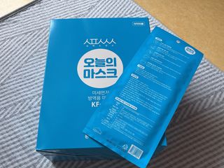 [심폐소생소] KF94 오늘의 마스크 대형 — 5점을 준 리뷰어가 2021년 10월 올린 사용 사진