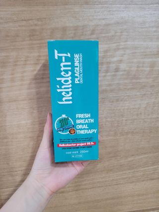 30초 후 눈으로 확인하는 헬리덴티 프라글린스 가글 — 3.5점을 준 리뷰어가 2021년 6월 올린 사용 사진