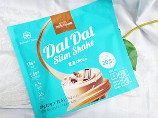 달달슬림쉐이크 [블로그]달달슬림 맛있는 단백질 쉐이크 파우치 다이어트 식사대용 프로틴 파우더 보충제 — 5점을 준 리뷰어가 2025년 10월 올린 사용 사진