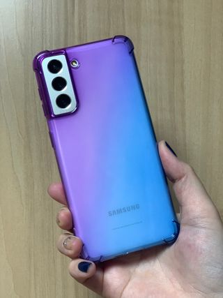 뮤즈캔 갤럭시S21 시리즈 그라데이션 탱크방탄 케이스 — 5점을 준 리뷰어가 2021년 2월 올린 사용 사진