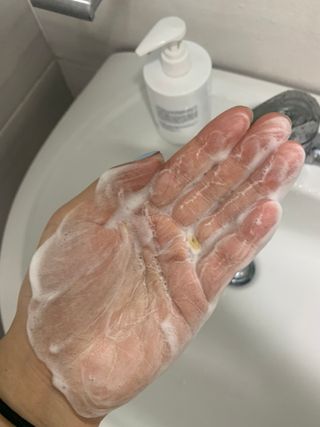 아미퓨어 [라이브] 피부장벽 강화를 위한 머랭 버블 클렌저 천연계면활성제로 온가족 사용가능 — 5점을 준 리뷰어가 2021년 6월 올린 사용 사진