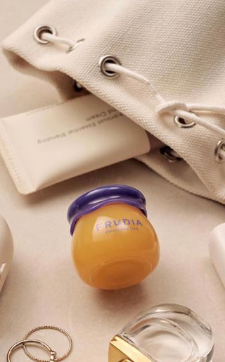 틱톡 [후르디아] 튼입술해결템 올리브영 블루베리 하이드레이팅 허니 립밤 — 4.5점을 준 리뷰어가 2024년 3월 올린 사용 사진