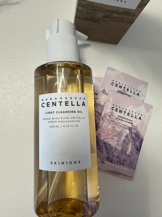 스킨1004 [SKIN1004] 마다가스카르 센텔라 라이트 클렌징 오일 200ml — 5점을 준 리뷰어가 2024년 7월 올린 사용 사진