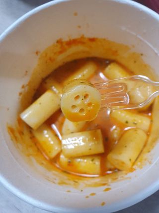 나우  [요리궁리] B타입 ( 매콤, 치즈, 매콤까르보 ) 꽃떡볶이 6개입 세트 — 5점을 준 리뷰어가 2025년 3월 올린 사용 사진