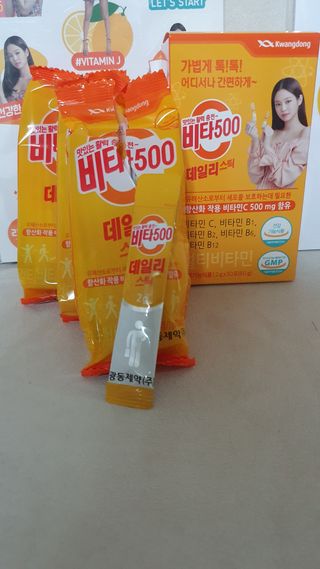 광동생활건강 [제니에디션] 비타500데일리스틱 gift set 60포+제니굿즈 3종+쇼핑백 — 5점을 준 리뷰어가 2021년 11월 올린 사용 사진