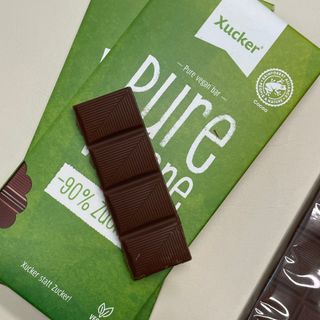 당류2g 자일리톨로 단맛을낸 슈카 퓨어비건 무설탕초콜릿 Xucker vegan 2개입 — 5점을 준 리뷰어가 2021년 4월 올린 사용 사진