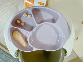 유비맘 캐릭터 실리콘 흡착 식판_색상 랜덤발송 — 5점을 준 리뷰어가 2021년 1월 올린 사용 사진