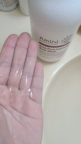 아미니 아크네 퓨어카밍 바디워시 500ml — 5점을 준 리뷰어가 2021년 6월 올린 사용 사진