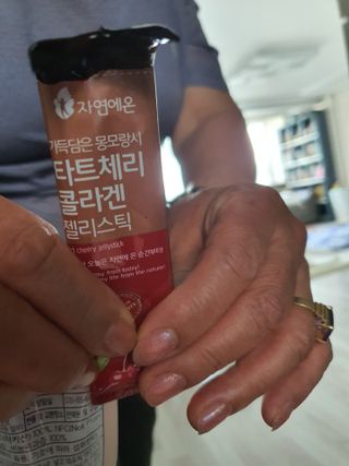 자연에온 몽모랑시 타트체리 3종 세트 구성 - 저분자콜라겐젤리, NFC 착즙주스 — 5점을 준 리뷰어가 2021년 7월 올린 사용 사진