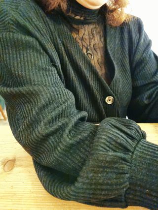 프런투라인 비마이 봄버 포켓 크롭 가디건 — 4점을 준 리뷰어가 2022년 3월 올린 사용 사진