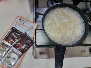 [한면원] 비빔국수 2인분 — 3점을 준 리뷰어가 2022년 8월 올린 사용 사진