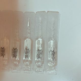 유니베르소 산소앰플 7일 집중케어 앰플 — 5점을 준 리뷰어가 2021년 6월 올린 사용 사진