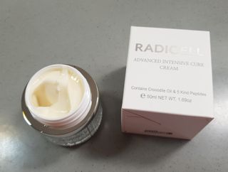 소담스퀘어 상암 라디셀 인텐시브 큐어 크림 50ml — 5점을 준 리뷰어가 2022년 11월 올린 사용 사진