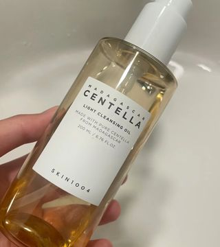스킨1004 [SKIN1004] 마다가스카르 센텔라 라이트 클렌징 오일 200ml — 5점을 준 리뷰어가 2024년 8월 올린 사용 사진