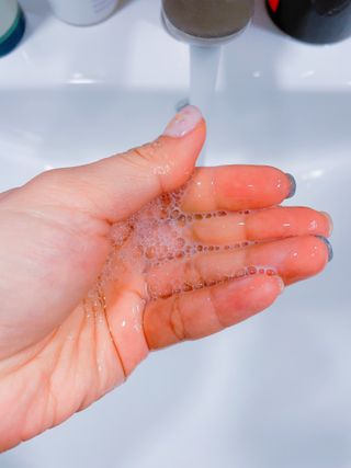 유메이 웰니스 샴푸 + 유메이 스칼프 브러쉬 — 5점을 준 리뷰어가 2022년 1월 올린 사용 사진