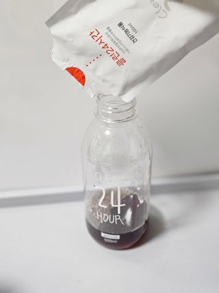 클린24시간 1BOX(5포) + 전용보틀(500ml) — 5점을 준 리뷰어가 2023년 8월 올린 사용 사진