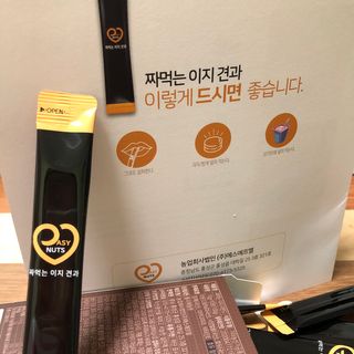짜먹는 이지견과 짜먹는 이지아몬드, 짜먹는 이지허니피넛, 짜먹는 이지캐슈넛 각 10g X  10포 — 3점을 준 리뷰어가 2021년 2월 올린 사용 사진