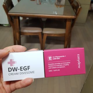 이지듀 DW-EGF 크림 다이브좀_콜라겐이 쏙쏙, 탄력피부로 다이빙 — 5점을 준 리뷰어가 2021년 2월 올린 사용 사진