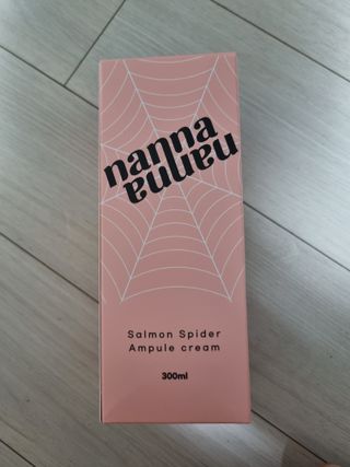 난나 살몬 스파이더 검버섯 미백 톤업 화이트닝 연어 앰플 크림 300ml 대용량 — 4점을 준 리뷰어가 2022년 8월 올린 사용 사진