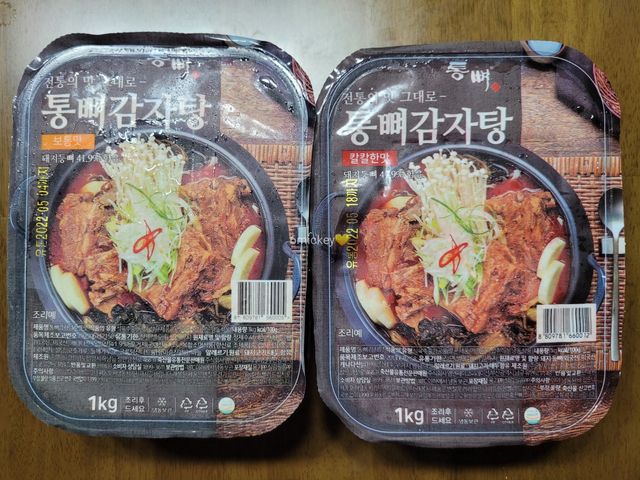 20년 전통의 맛 그대로 통뼈감자탕 2팩 리뷰 사진