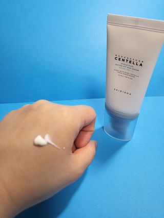 [스킨1004] 마다가스카르 센텔라 히알루-시카 워터핏 선세럼 50ml — 5점을 준 리뷰어가 2024년 5월 올린 사용 사진